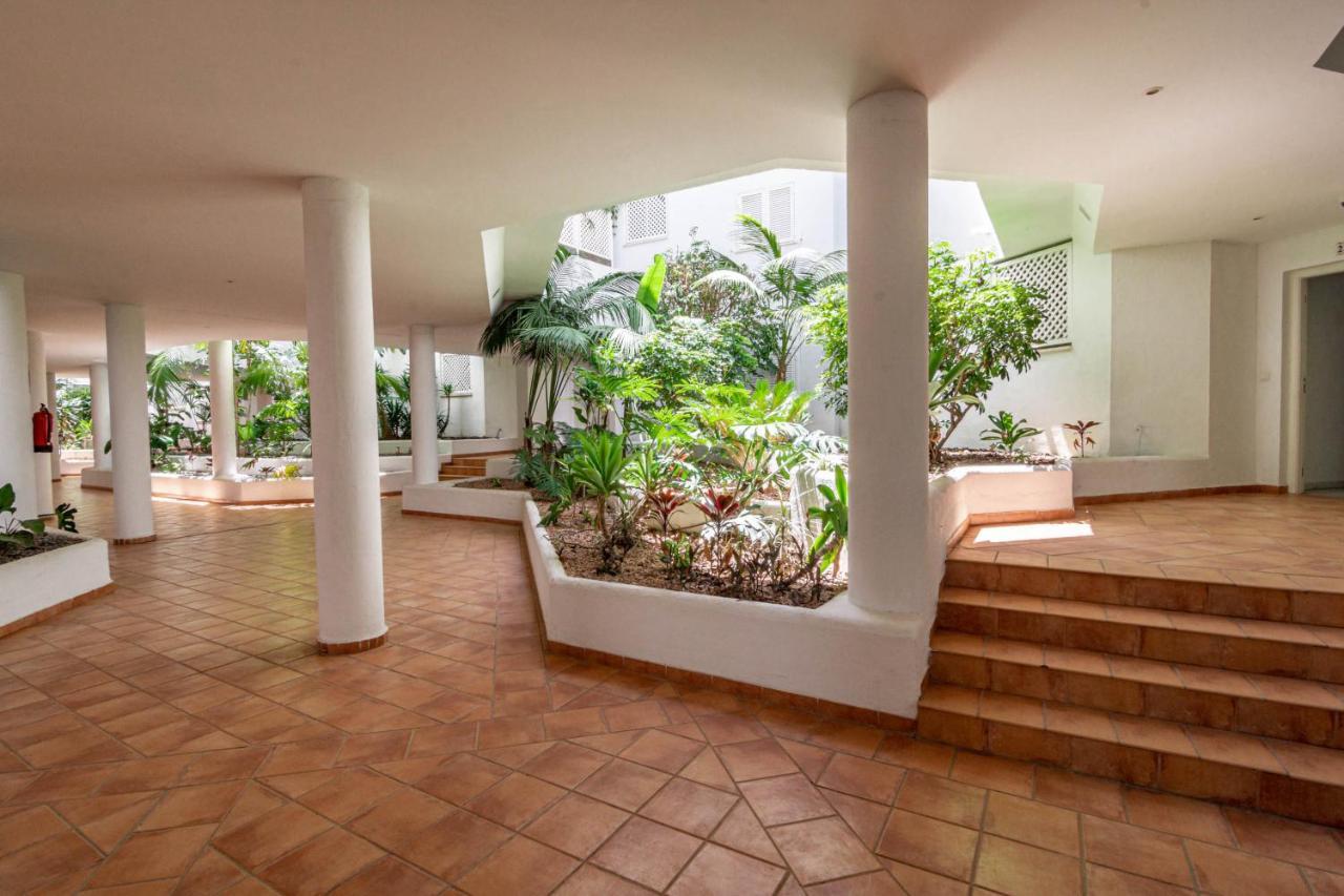 Pr20 - Good Located Flat Puerto Banus Marbellac